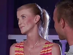 Hairy pussy heldua eta nerabe lesbiana