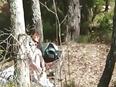 Horny redhead suitzako emaztea kanpoko banda eta fuck